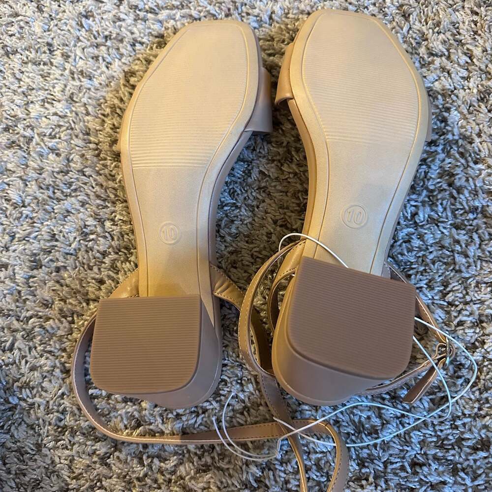 A New Day Shannon Tan Ankle Strap Block Heel Sandals Size 10 - Picture 4 of 4